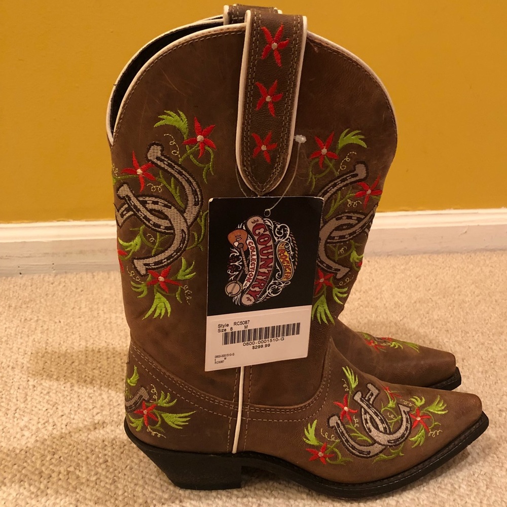 Country Collection embroidered cowboy boots. Sz 8